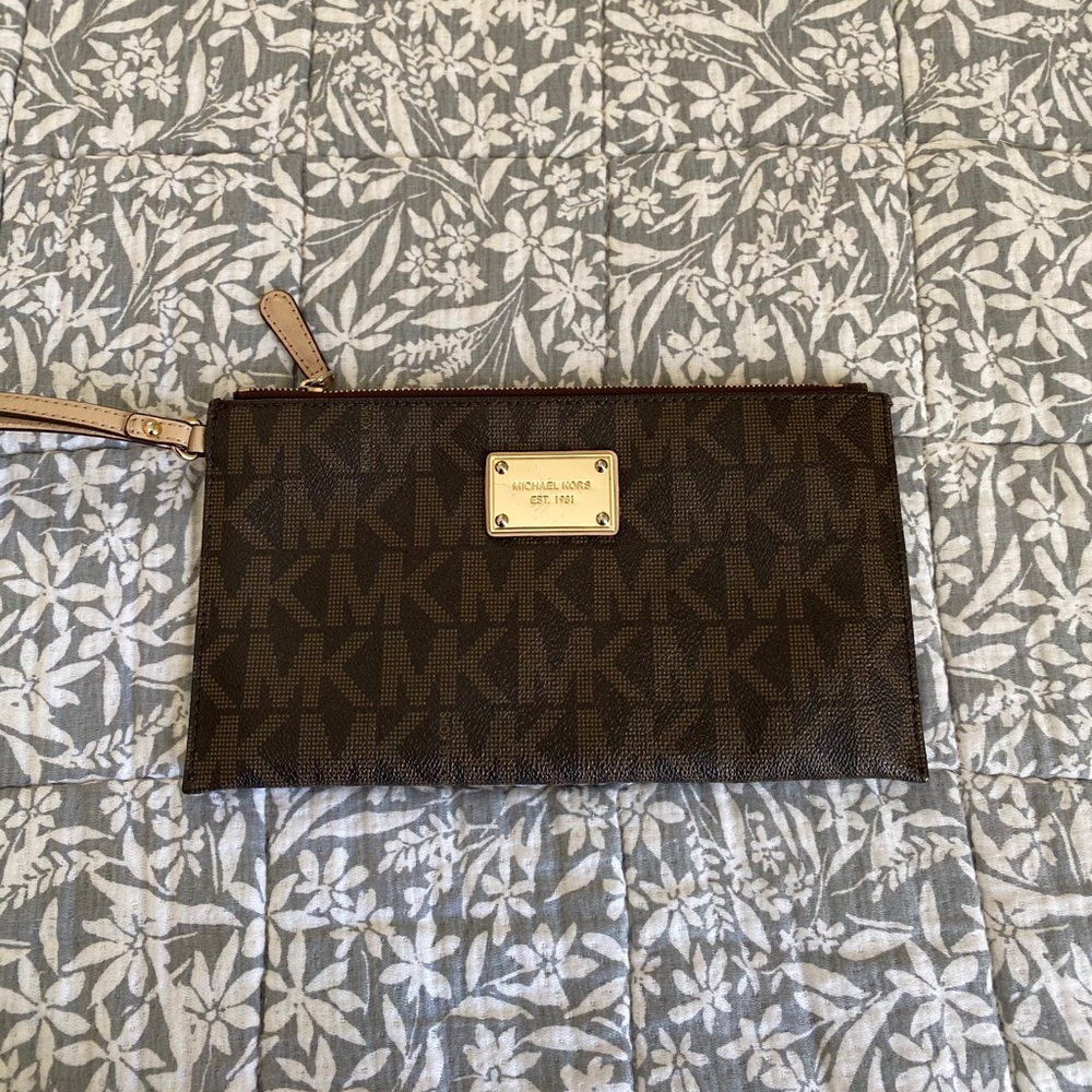 Michael Kors Wristlet (Authentic)